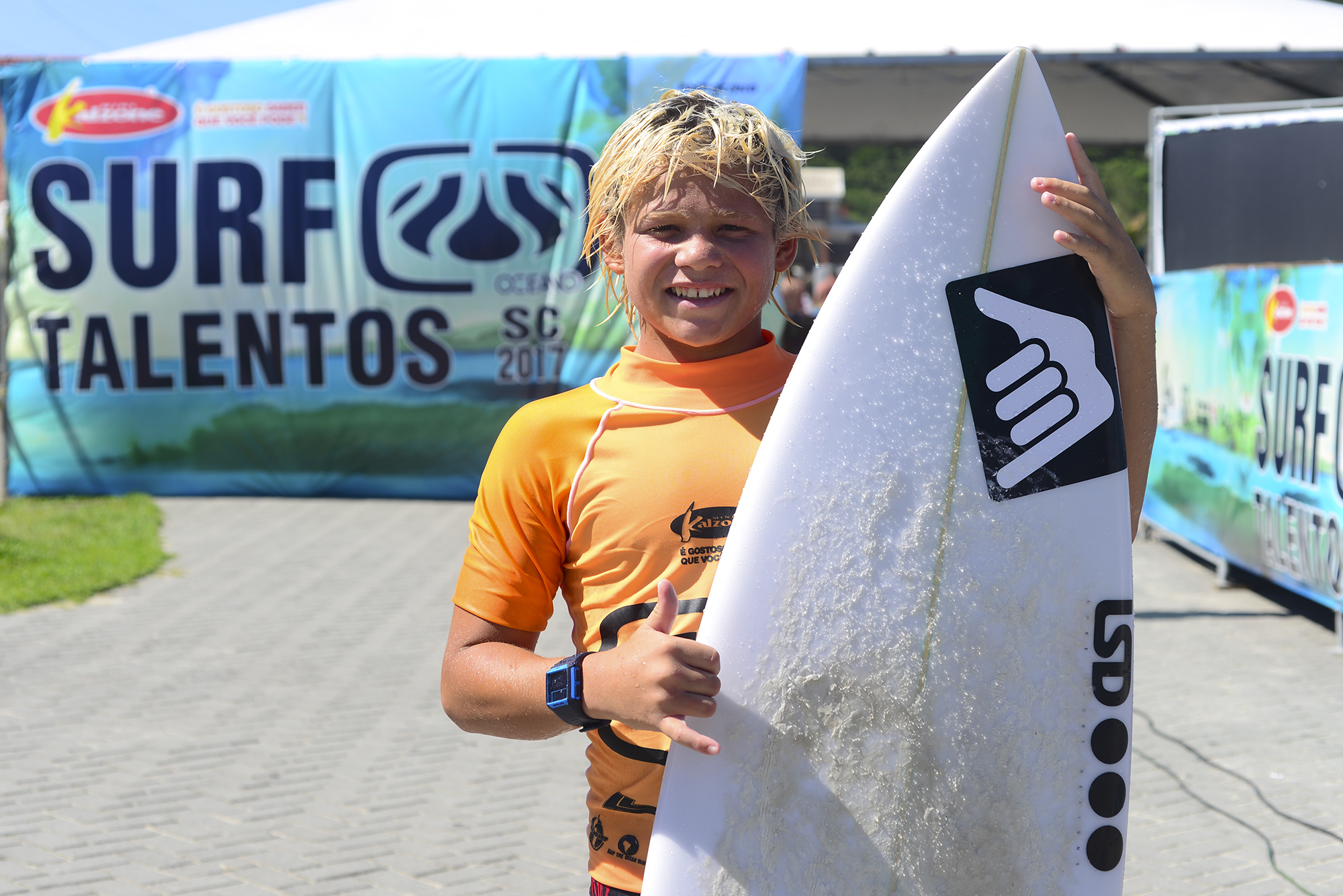 ATLETA COMPETIDOR DO CIRCUITO SURF TALENTOS OCEANO VENCE WQS PRO JÚNIOR NO CHILE