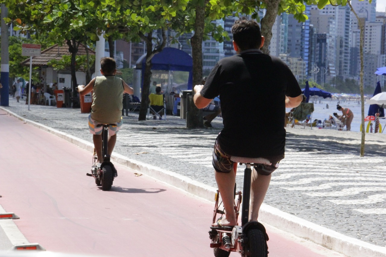 Decreto regulamenta o uso de patinetes, bicicletas elétricas e ciclomotores