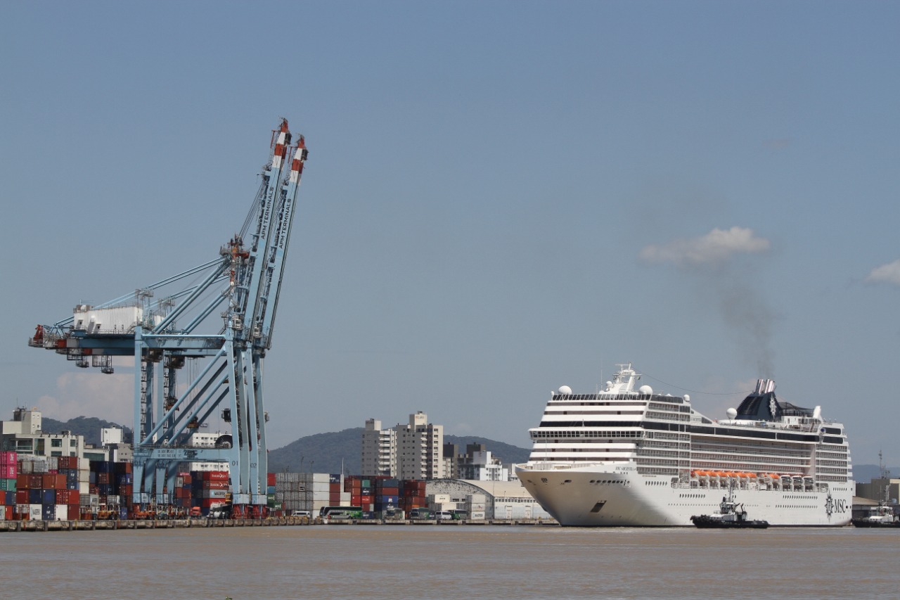 Itajaí receberá cerca de 30 mil turistas de transatlânticos nesta temporada Itajaí receberá cerca de 30 mil turistas de transatlânticos nesta temporada