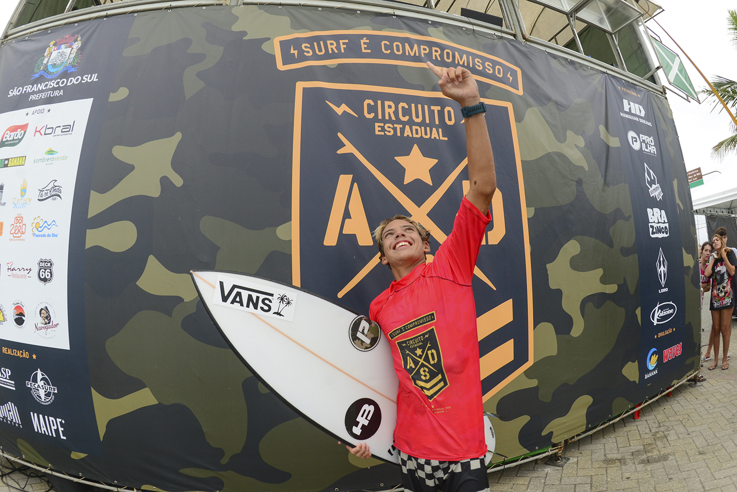 TUDO CONSPIRANDO A FAVOR PARA O CIRCUITO DO CAMPEÃO MUNDIAL ADRIANO DE SOUZA CHEGAR EM BALNEÁRIO CAMBORÍU! TUDO CONSPIRANDO A FAVOR PARA O CIRCUITO DO CAMPEÃO MUNDIAL ADRIANO DE SOUZA CHEGAR EM BALNEÁRIO CAMBORÍU!