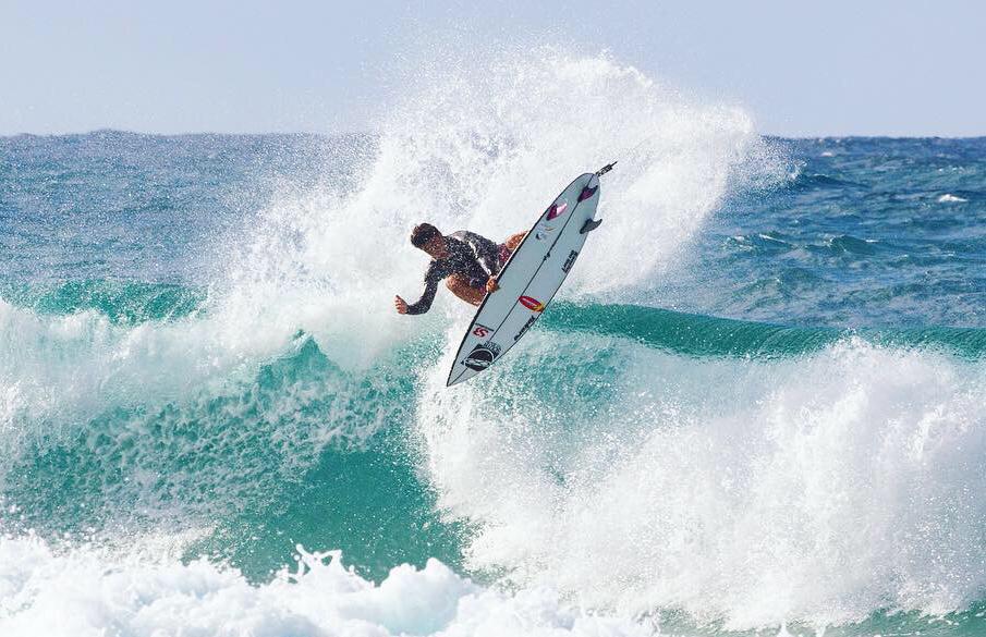 Praia de Itajaí recebe 2ª etapa do Circuito Surf Talentos Oceano 2019