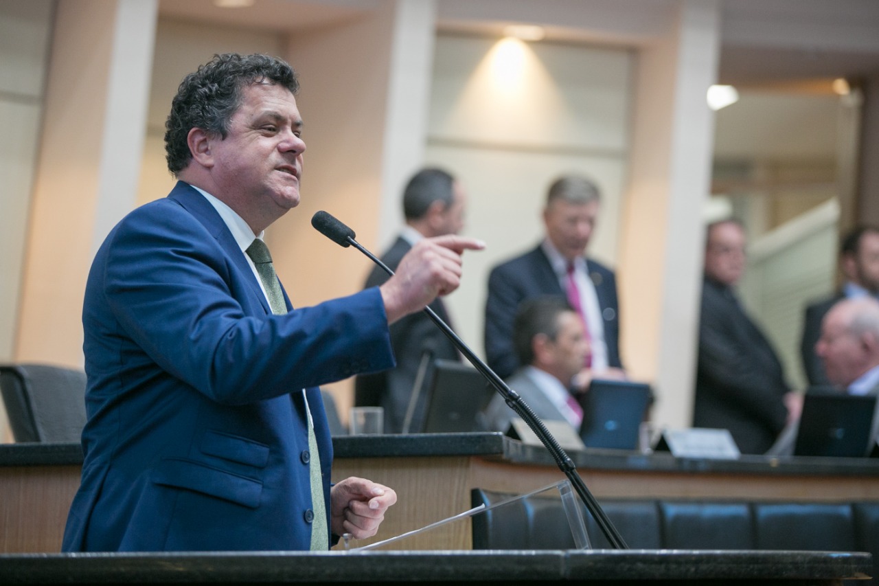 DEPUTADO NAATZ ALERTA PARA A SUSPENSÃO DOS LICENCIAMENTOS AMBIENTAIS EM SC DEPUTADO NAATZ ALERTA PARA A SUSPENSÃO DOS LICENCIAMENTOS AMBIENTAIS EM SC