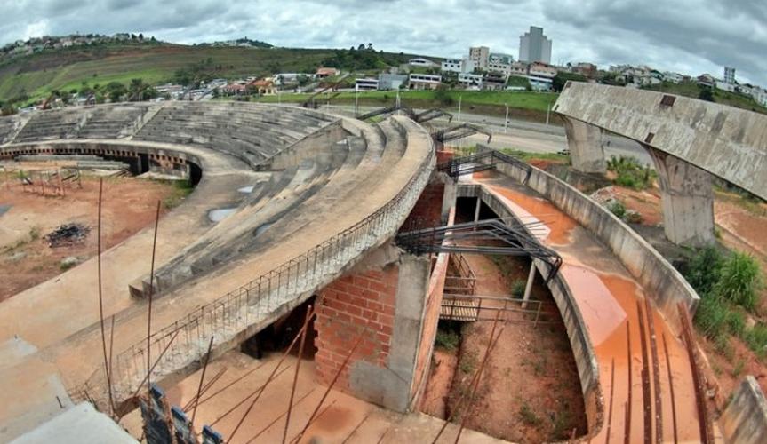 Obras paralisadas: a face do desperdício no Brasil! Obras paralisadas: a face do desperdício no Brasil!