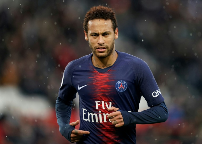 Neymar retorna aos treinos com o PSG