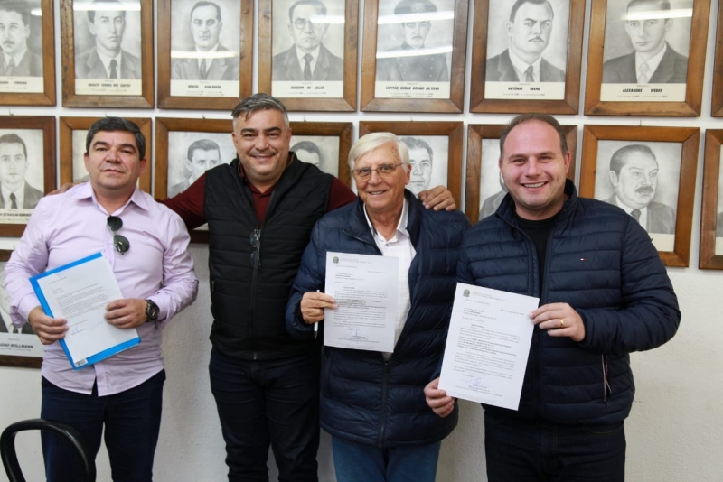 Deputados entregam R$ 5 milhões em emendas a 12 municípios Deputados entregam R$ 5 milhões em emendas a 12 municípios