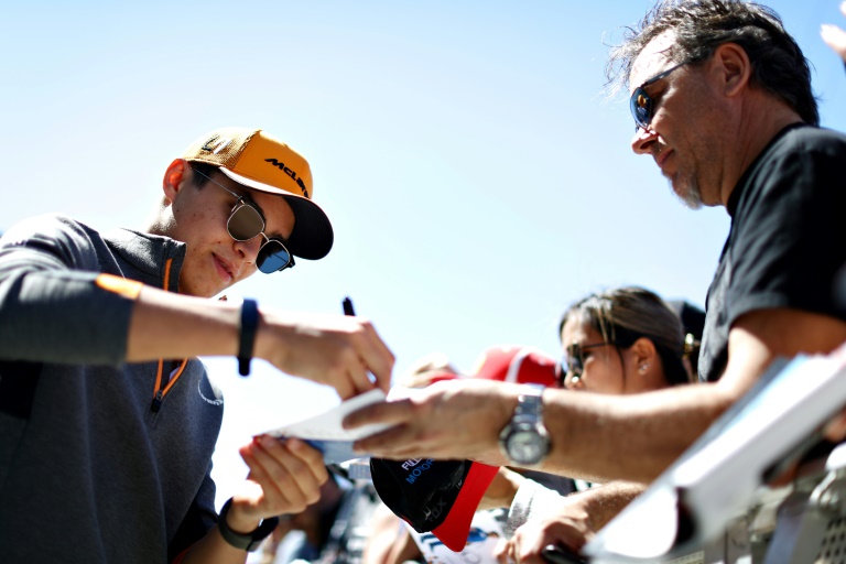 Pilotos da McLaren renovam para a próxima temporada