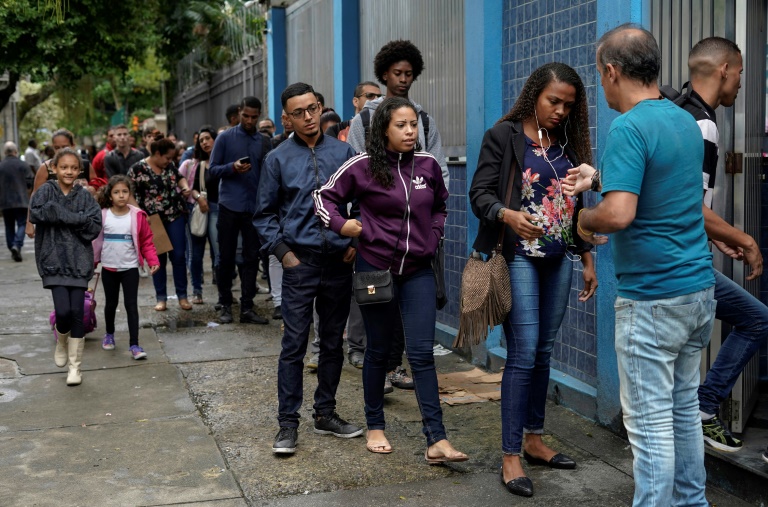 ‘A gente não pode escolher’: desempregados encaram qualquer trabalho no Brasil