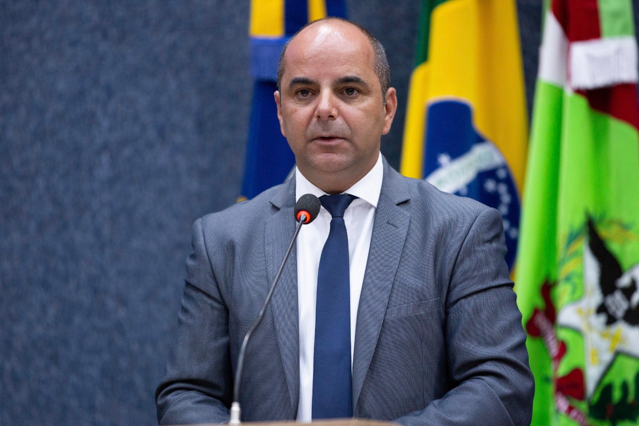 É preciso restabelecer relações É preciso restabelecer relações