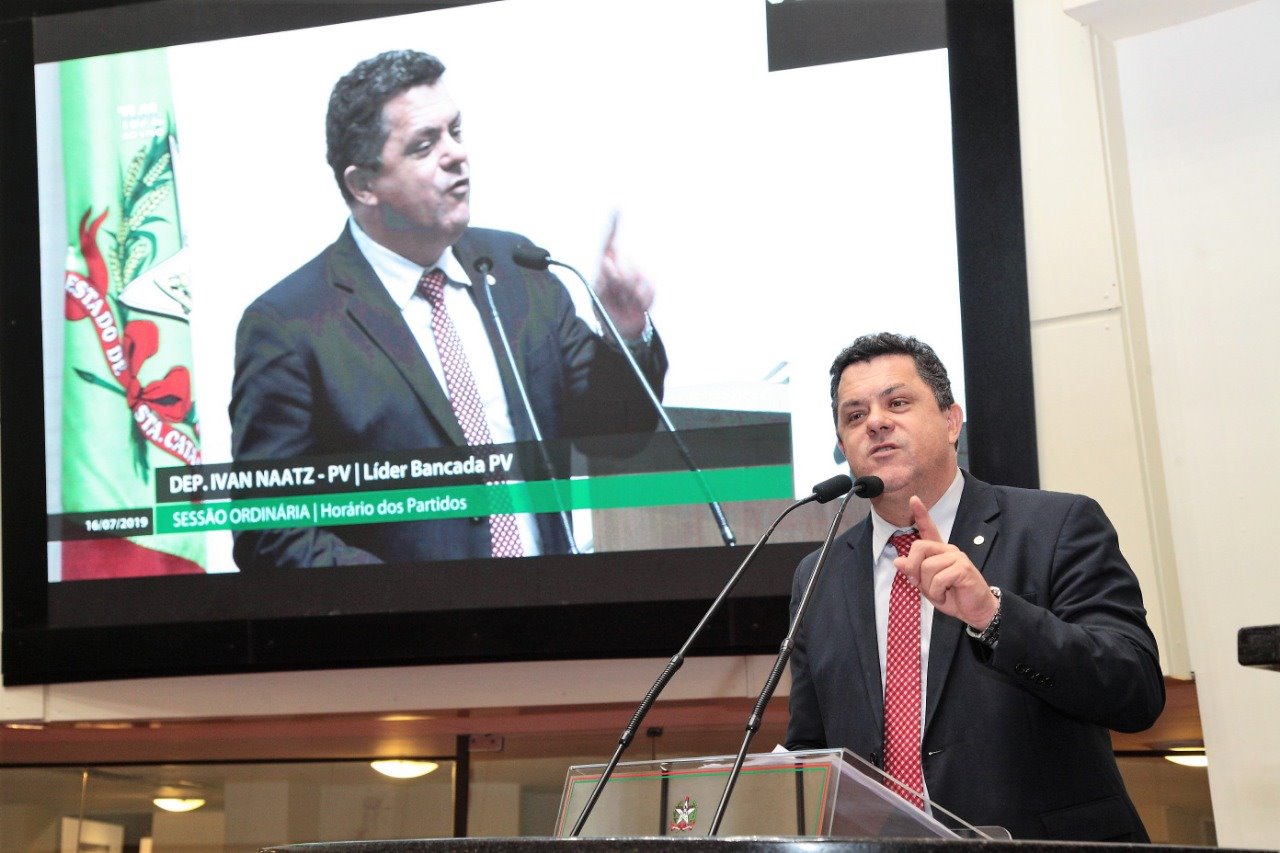 PROJETO PREVÊ QUE ALUNO INFRATOR PAGUE POR DANOS DE VANDALISMO NAS ESCOLAS PÚBLICAS PROJETO PREVÊ QUE ALUNO INFRATOR PAGUE POR DANOS DE VANDALISMO NAS ESCOLAS PÚBLICAS