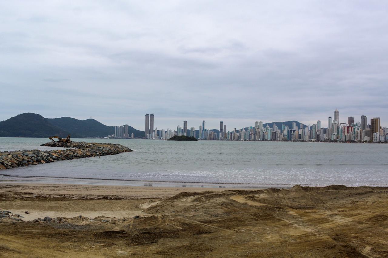 Obra do Molhe do Pontal Norte chega aos 300 metros Obra do Molhe do Pontal Norte chega aos 300 metros