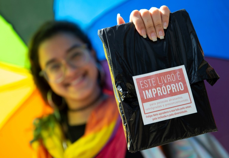 Supremo proíbe prefeito do Rio de censurar livros LGBT