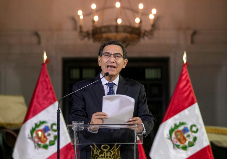 Presidente peruano reforça seu poder após dissolver o Congresso