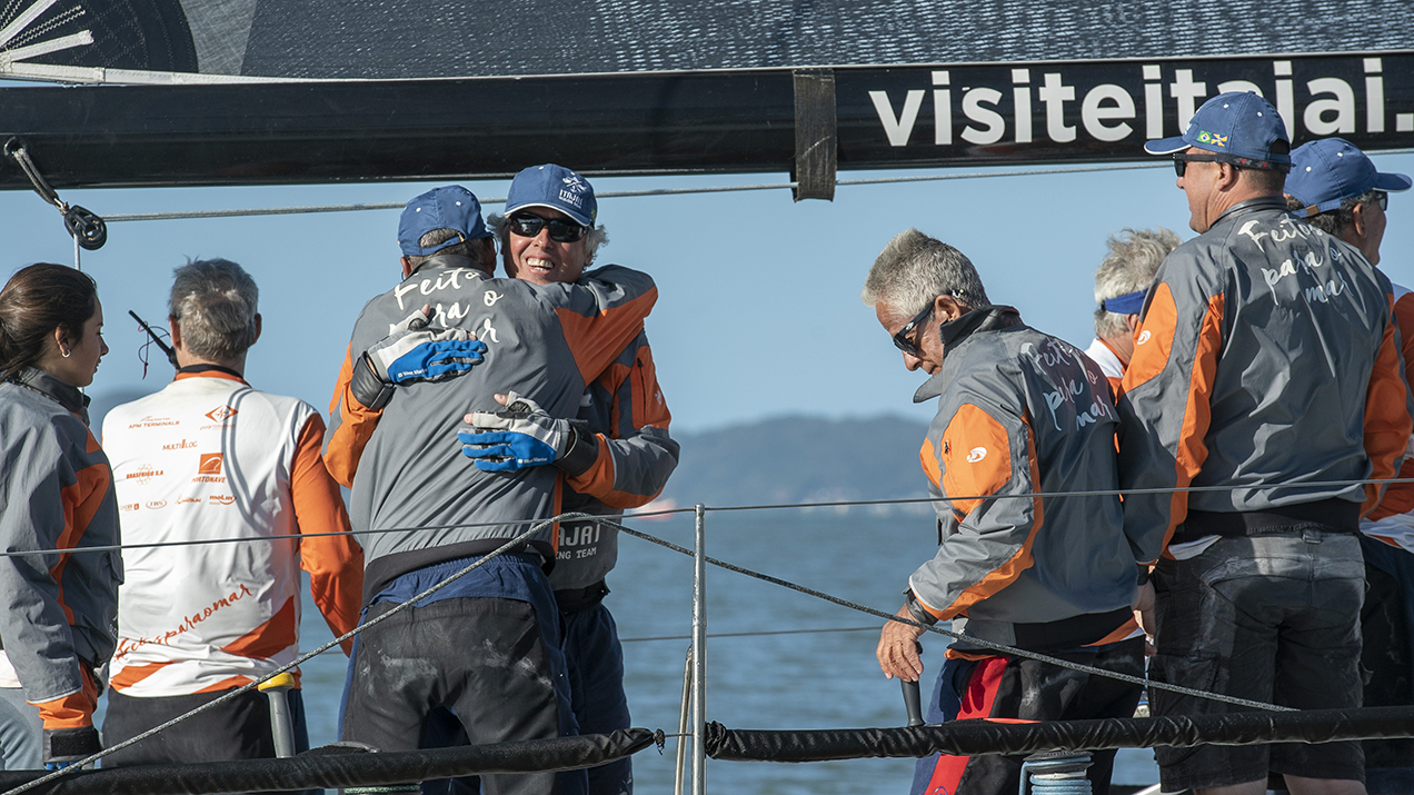 Tripulação do Itajaí Sailing Team afinada para disputar a Regata Marina Itajaí Marejada