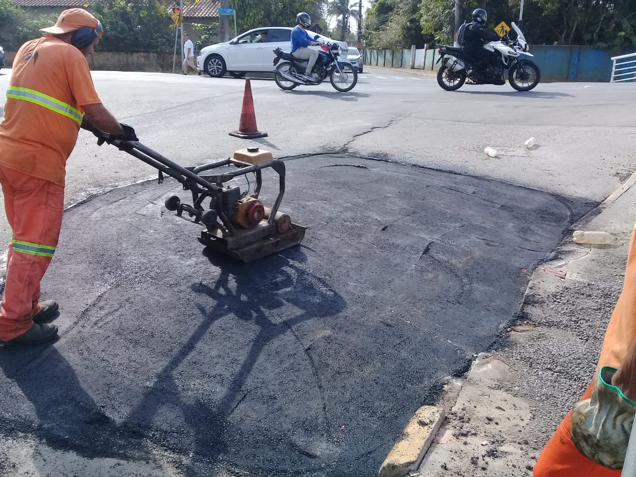 Principais avenidas recebem operação tapa-buraco em Balneário Piçarras