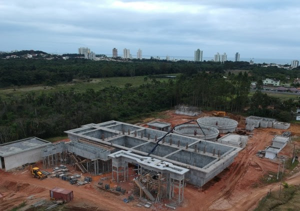 Tratamento de Esgoto inicia pré-operação no Verão