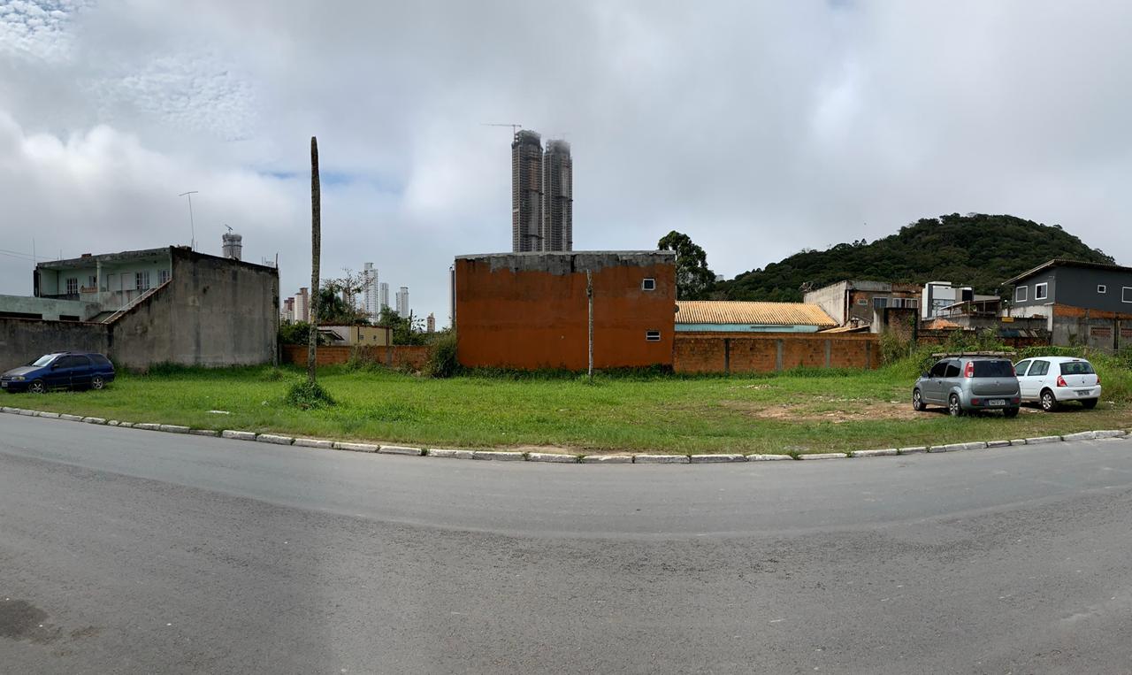 Lucas Gotardo questiona se terrenos que a Prefeitura quer vender são mesmo inservíveis Lucas Gotardo questiona se terrenos que a Prefeitura quer vender são mesmo inservíveis