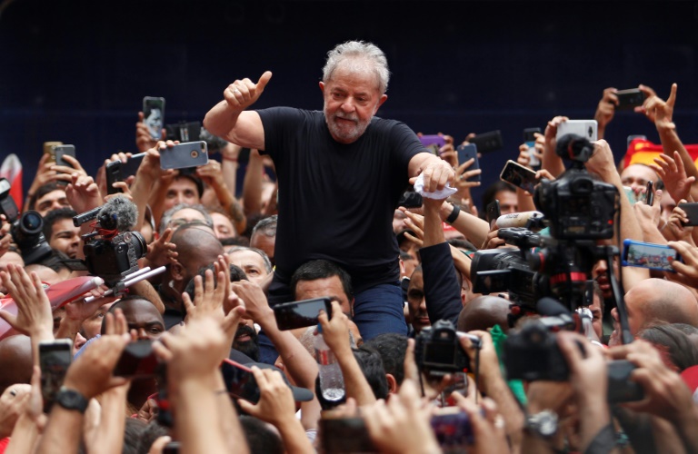‘A luta não acabou’, diz Lula a multidão de seguidores no Recife