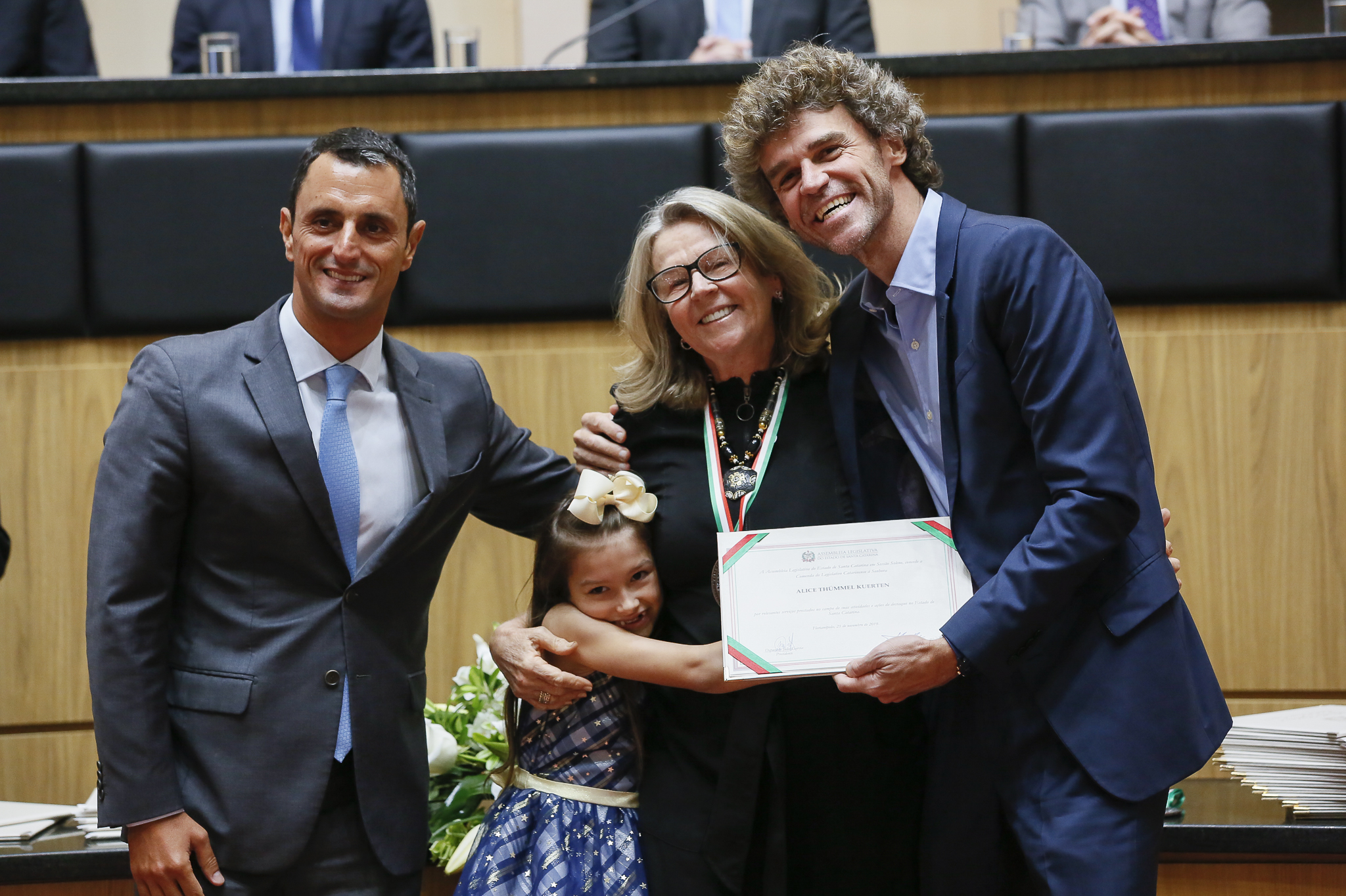 João Amin homenageia Alice Kuerten com a Comenda do Legislativo