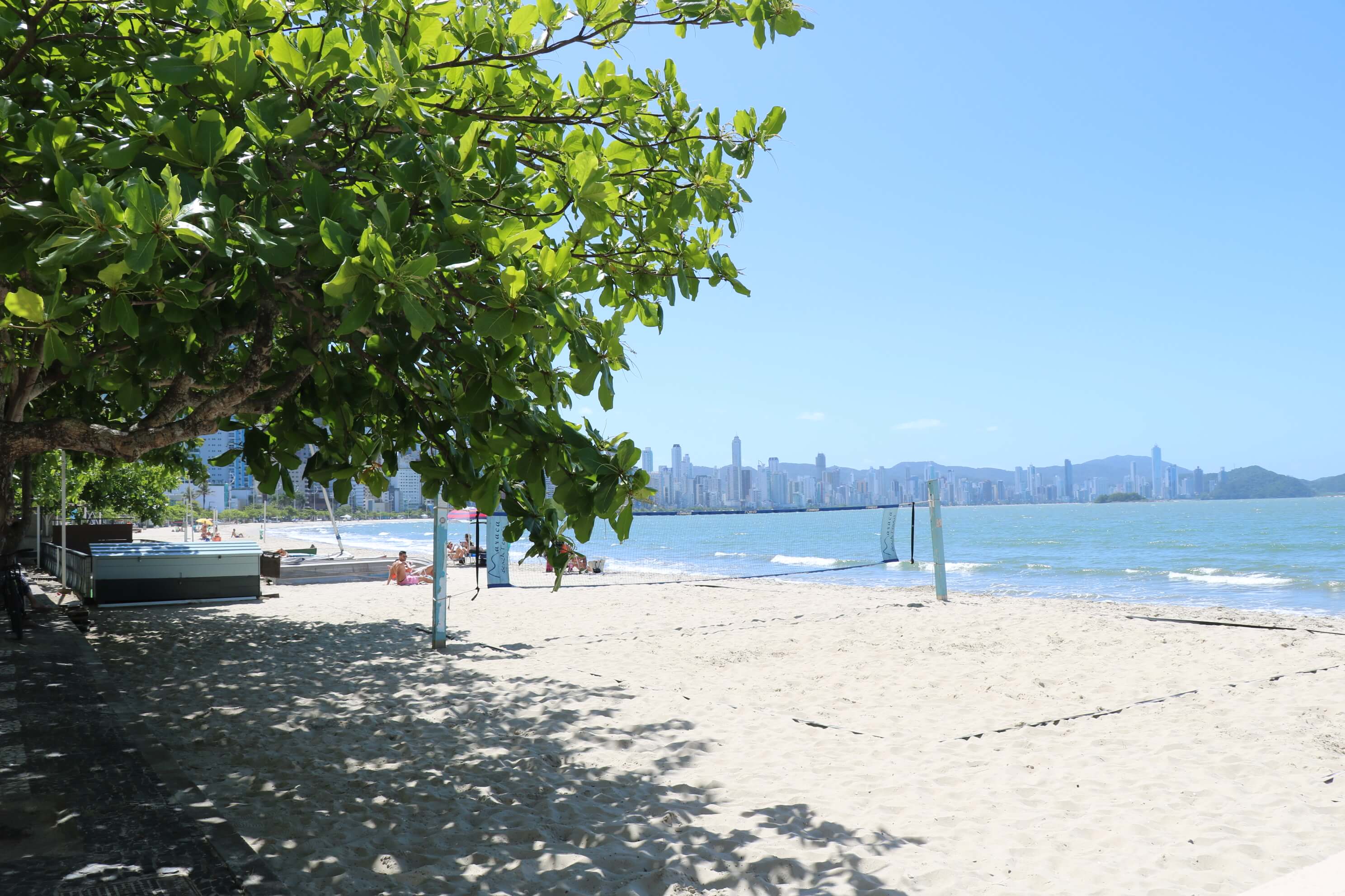 Praias de Balneário Camboriú estão há três meses próprias para banho Praias de Balneário Camboriú estão há três meses próprias para banho