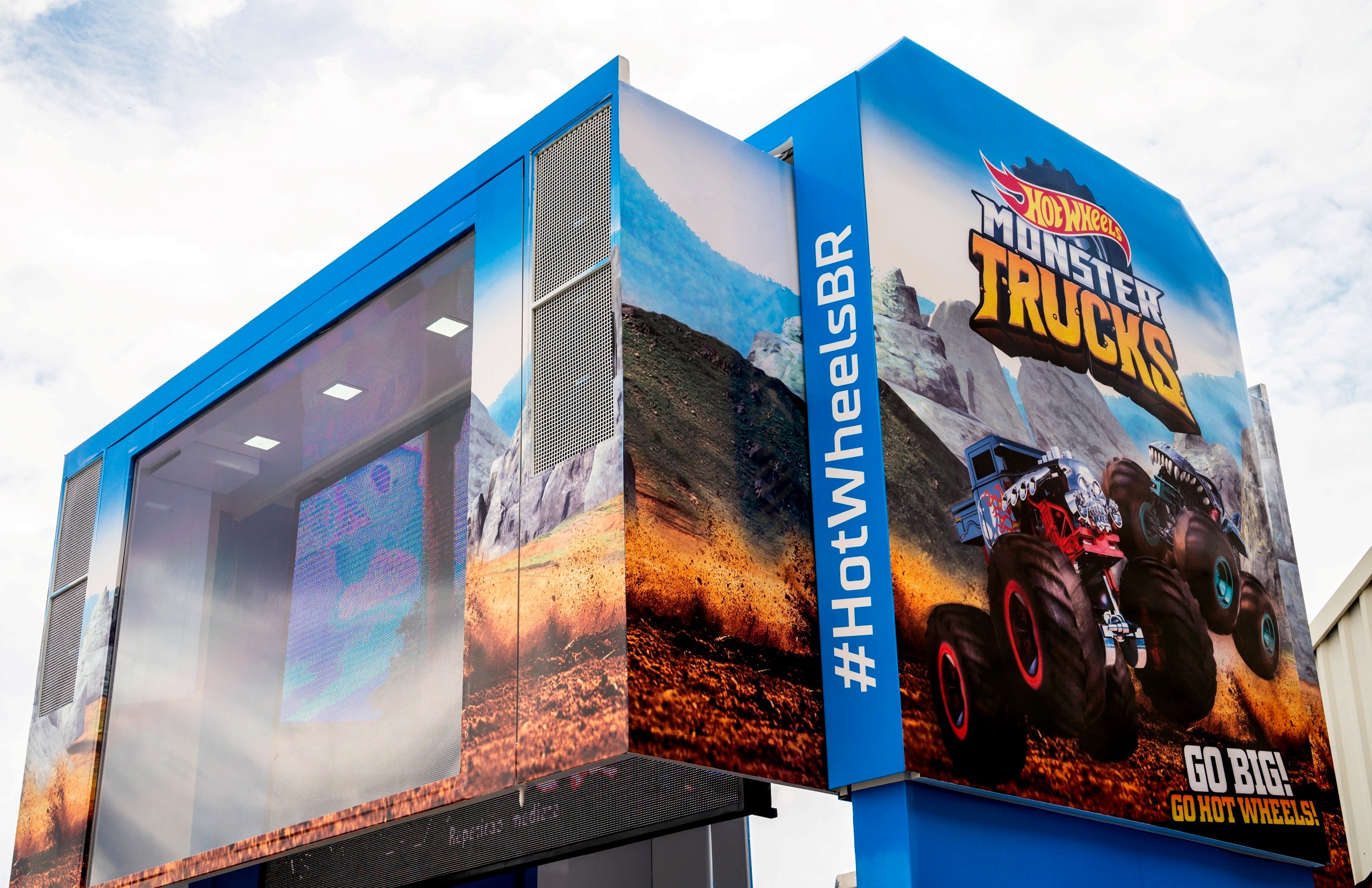 Turnê de Hot Wheels Monster Trucks chega ao Balneário Shopping com exibições gratuitas