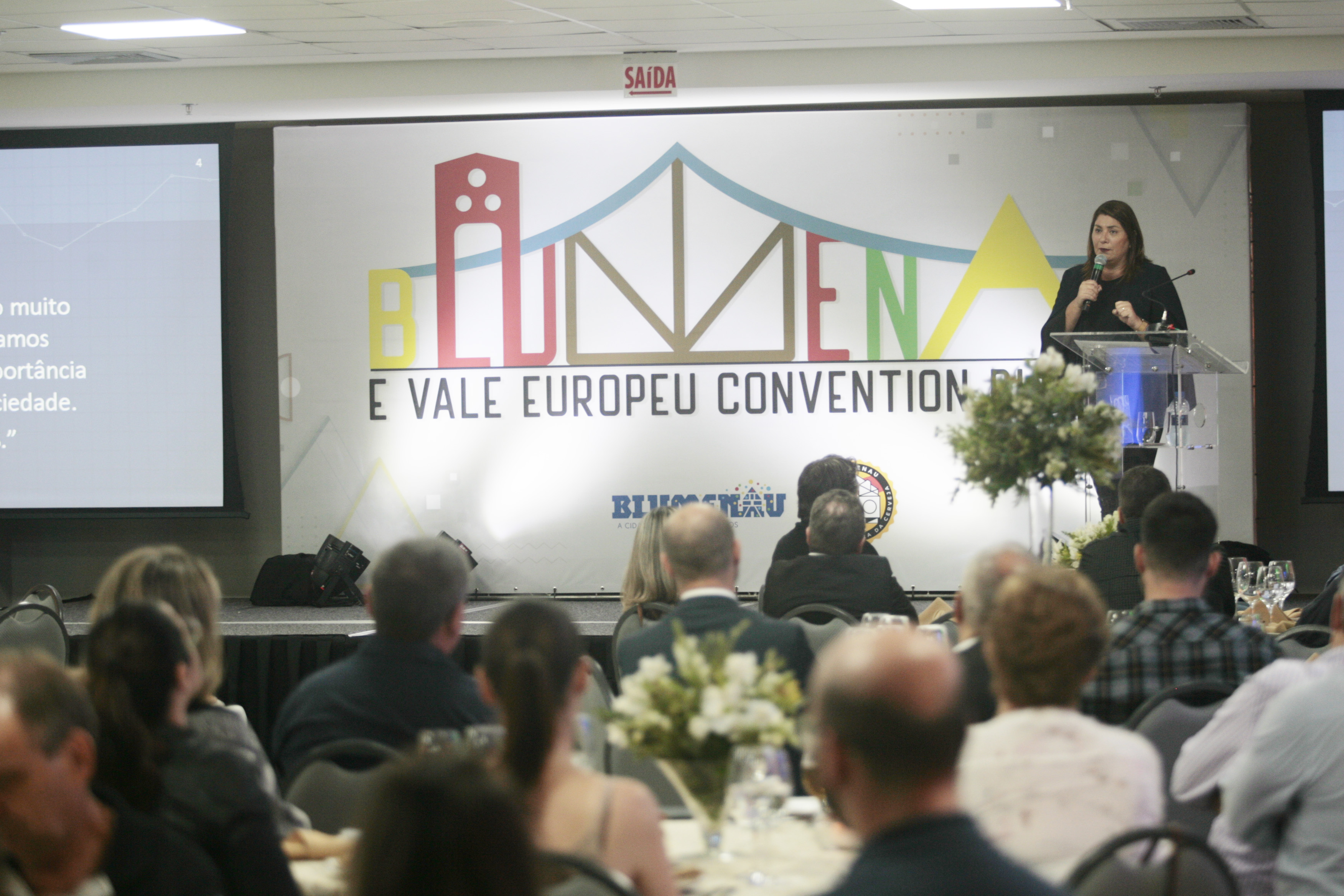 Onze pessoas homenageadas durante o 1º MICE de Turismo Blumenau e Vale Europeu