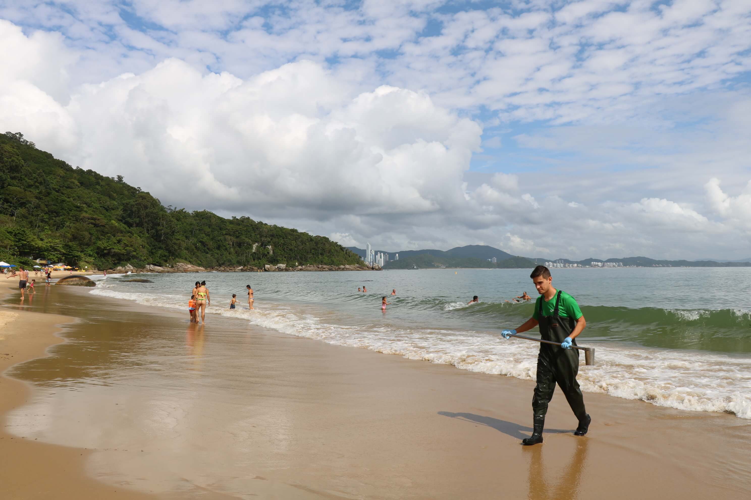 Qualidade da água do mar em Balneário Camboriú permanece positiva