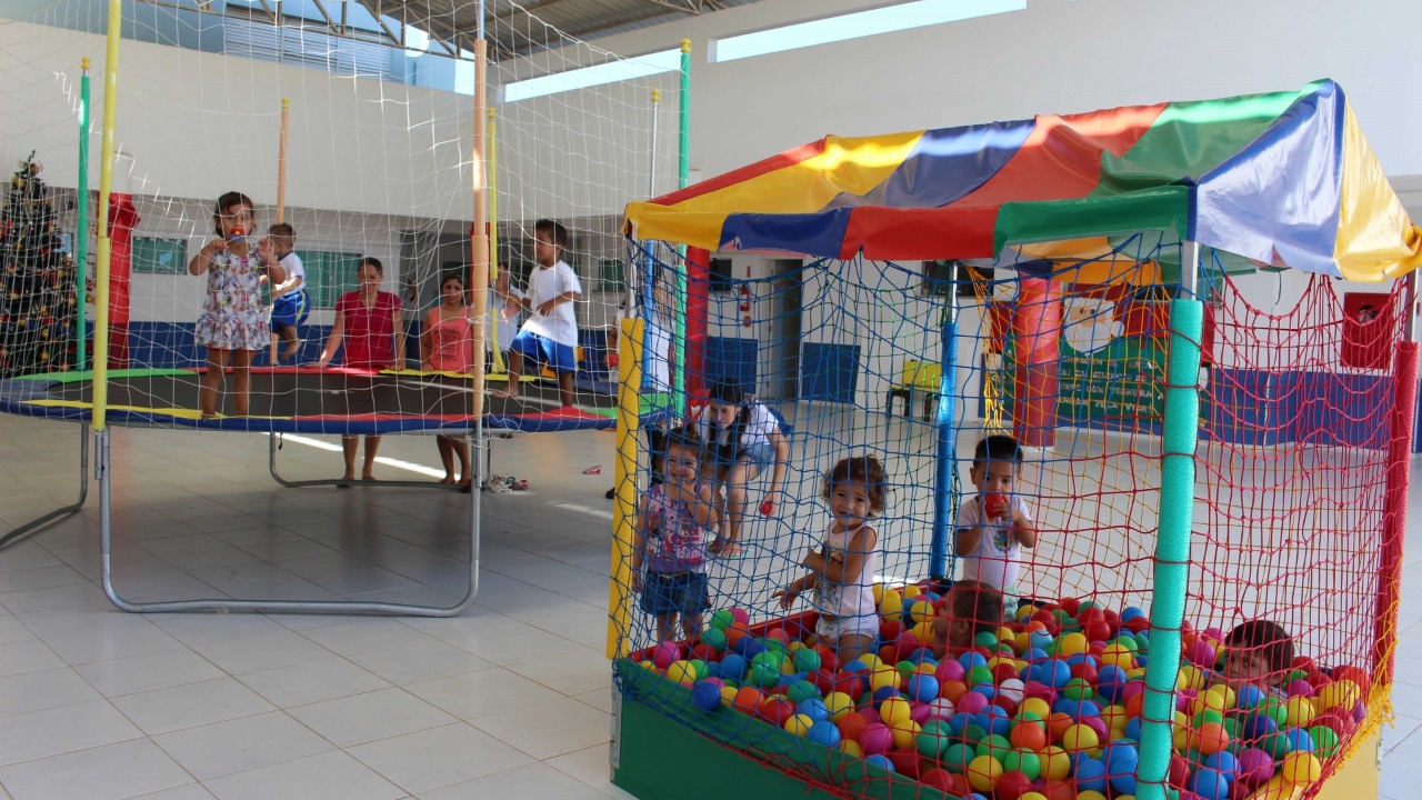 Secretaria de Educação oferece Colônia de Férias para alunos dos CEIs Secretaria de Educação oferece Colônia de Férias para alunos dos CEIs