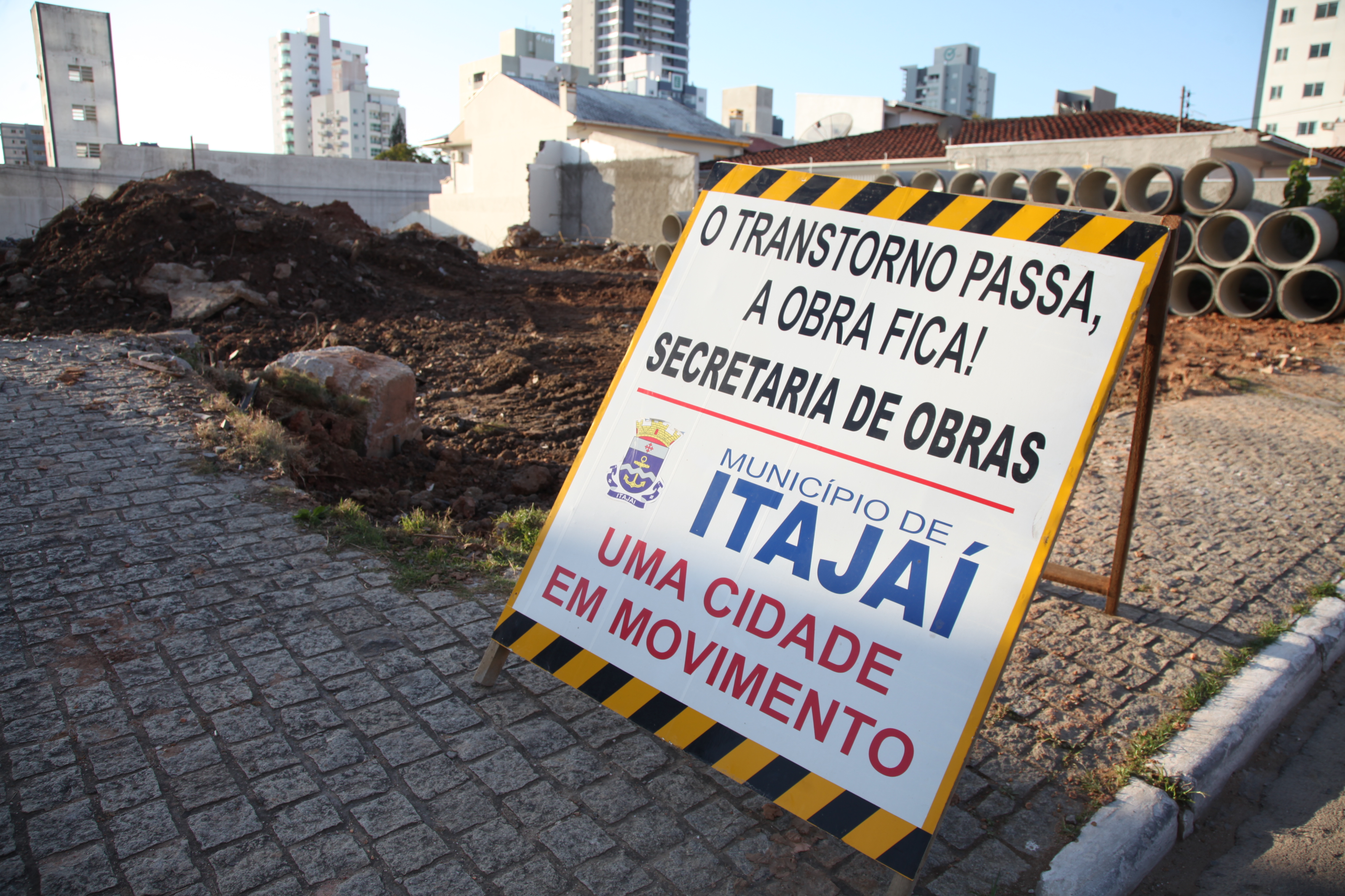 Obra de pavimentação na Praia Brava começa nesta quarta-feira