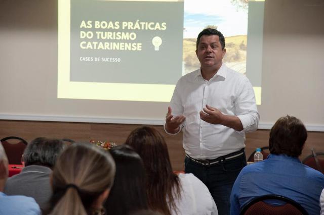 Naatz destaca potencial do turismo catarinense em Sergipe