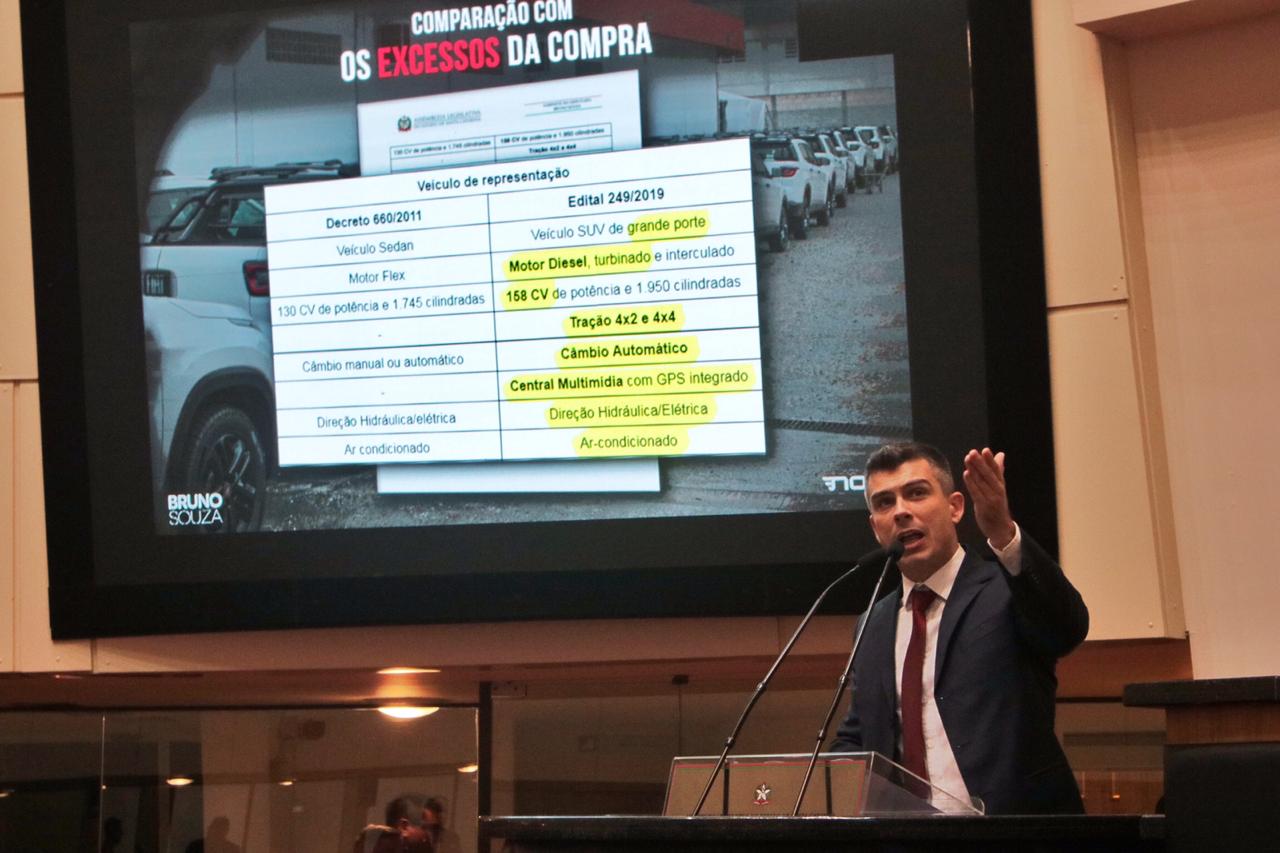 Deputado Bruno Souza entra com representação no Ministério Público sobre a compra dos carros comprados pela Secretaria de Educação
