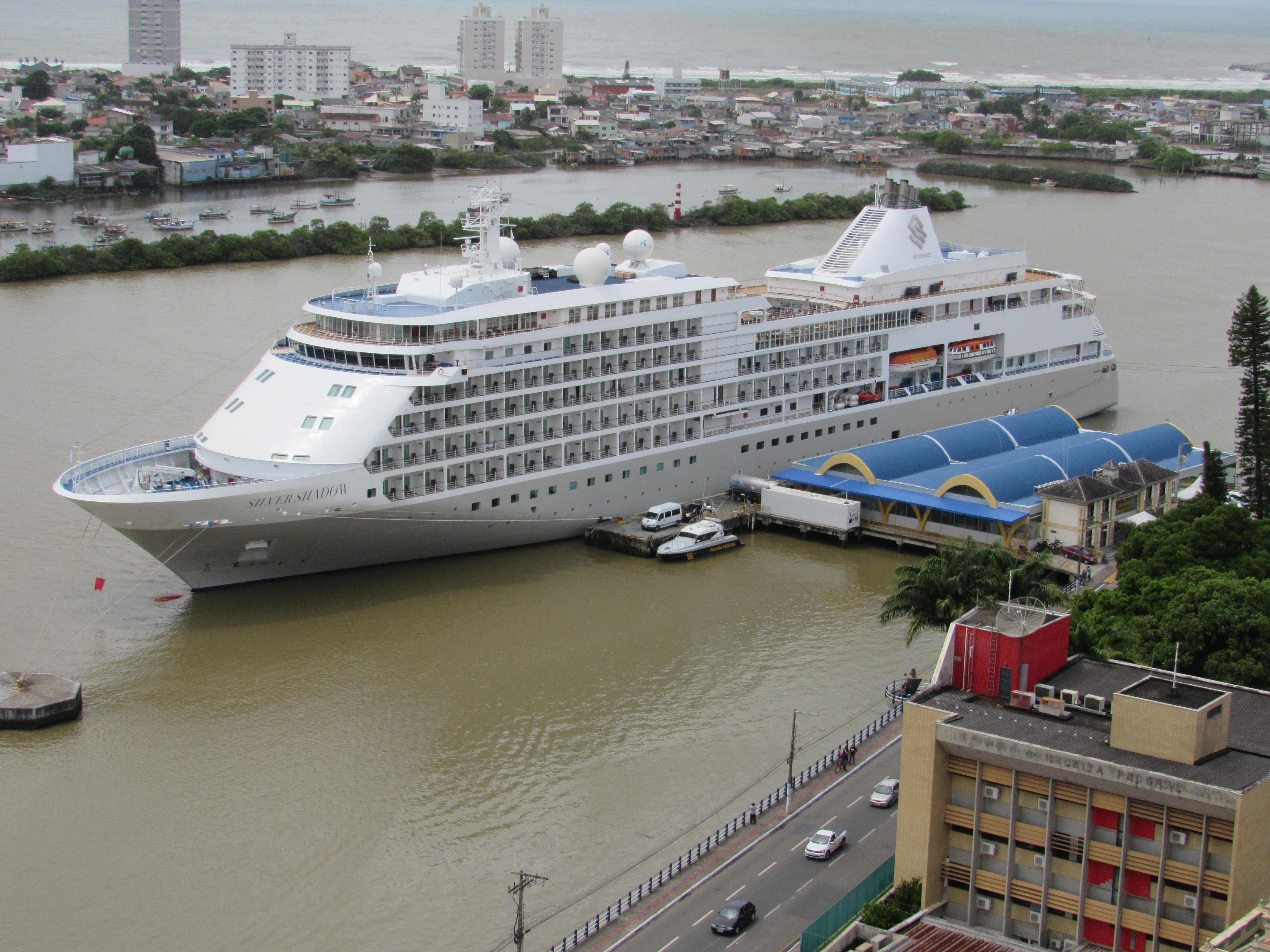 Navio Silver Shadow atraca em Itajaí nesta terça-feira