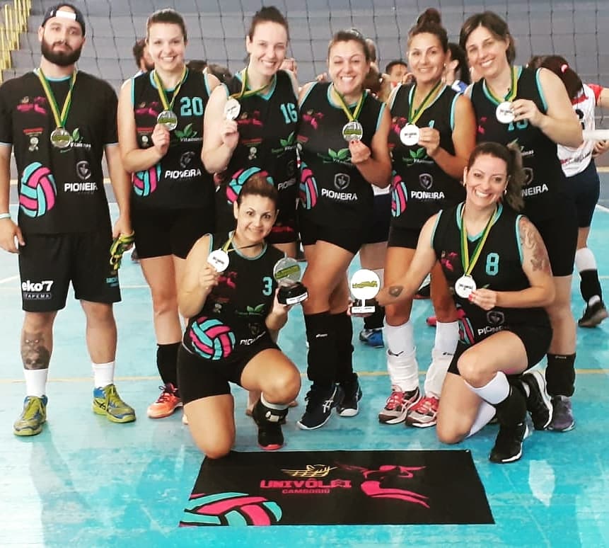 A equipe feminina de Camboriú é vice do Sul Brasileiro de Vôlei Master