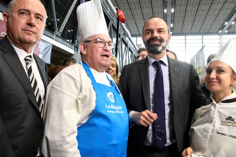 França pede que desempregados viajem ao campo para ajudar agricultores França pede que desempregados viajem ao campo para ajudar agricultores