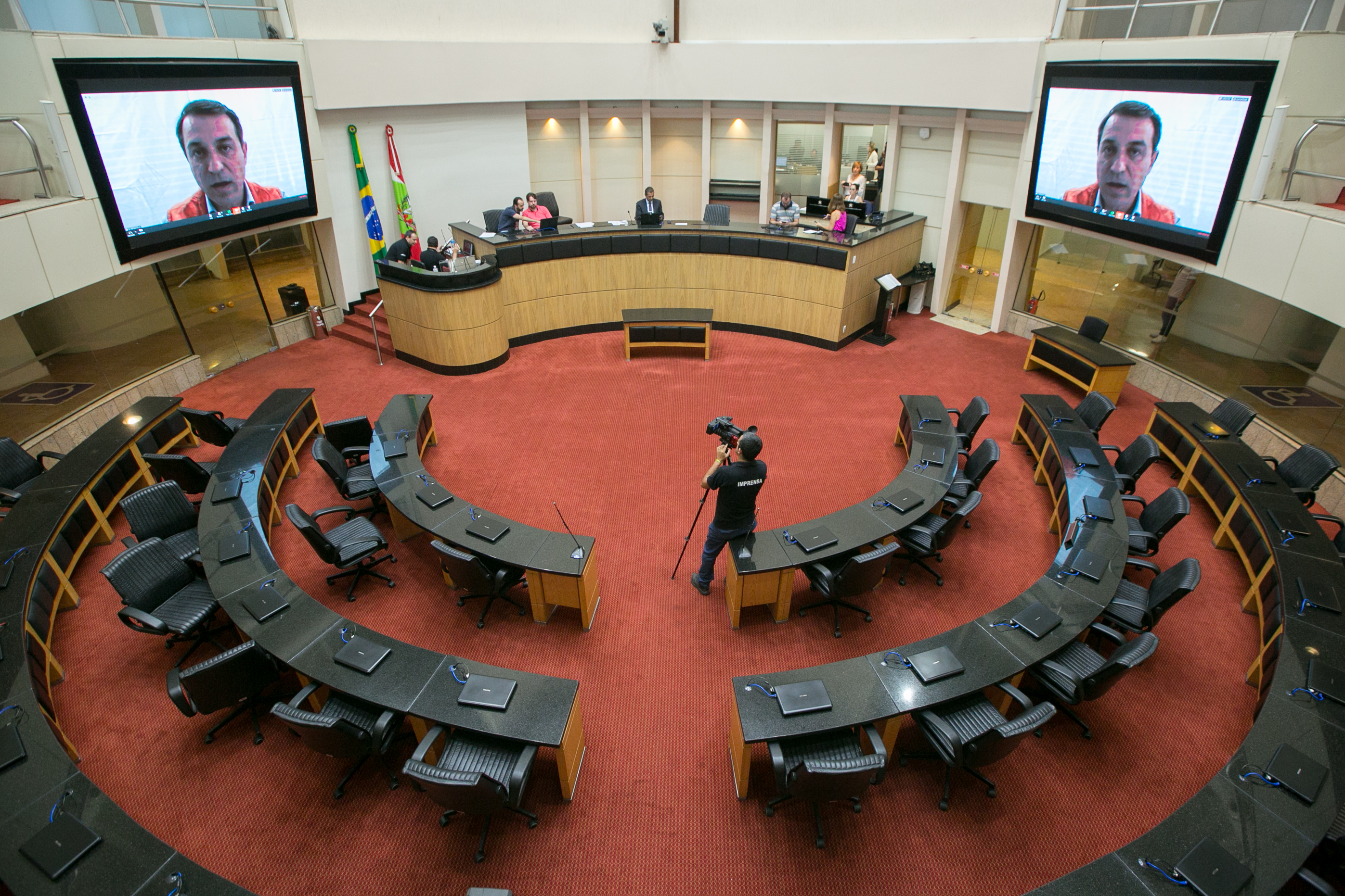 Deputados participam de videoconferência com o governador