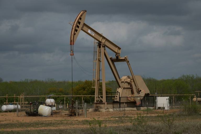 Queda histórica do petróleo prejudica finanças da América Latina em plena pandemia