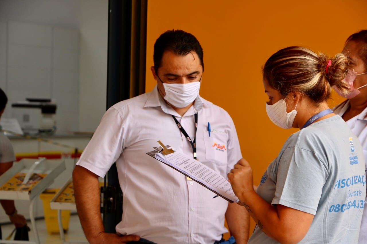 Equipes orientam comerciantes sobre como evitar contágio de COVID-19