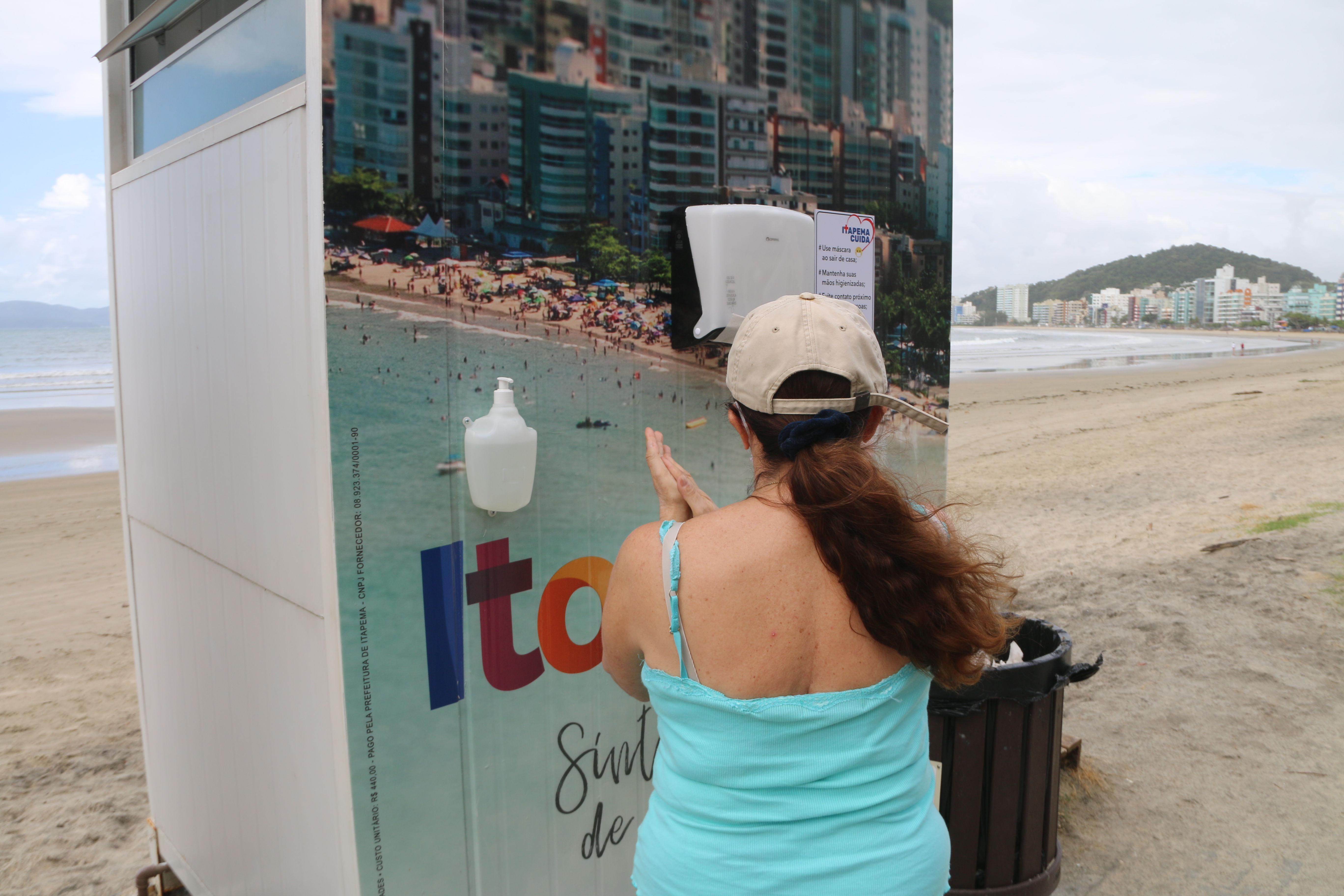 Praia Central e Praça da Paz ganham equipamentos para higienização das mãos