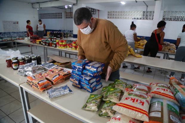 Coronavírus em SC: Educação inicia a entrega de 50 mil kits de alimentos a alunos beneficiados pelo Bolsa Família Coronavírus em SC: Educação inicia a entrega de 50 mil kits de alimentos a alunos beneficiados pelo Bolsa Família