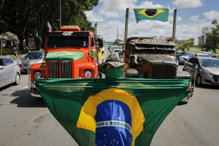 Carreata em Brasília apoia Bolsonaro após polêmica renúncia de Moro