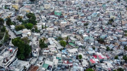 Haitianos vivem entre o risco de COVID-19 e o de morrer de fome Haitianos vivem entre o risco de COVID-19 e o de morrer de fome