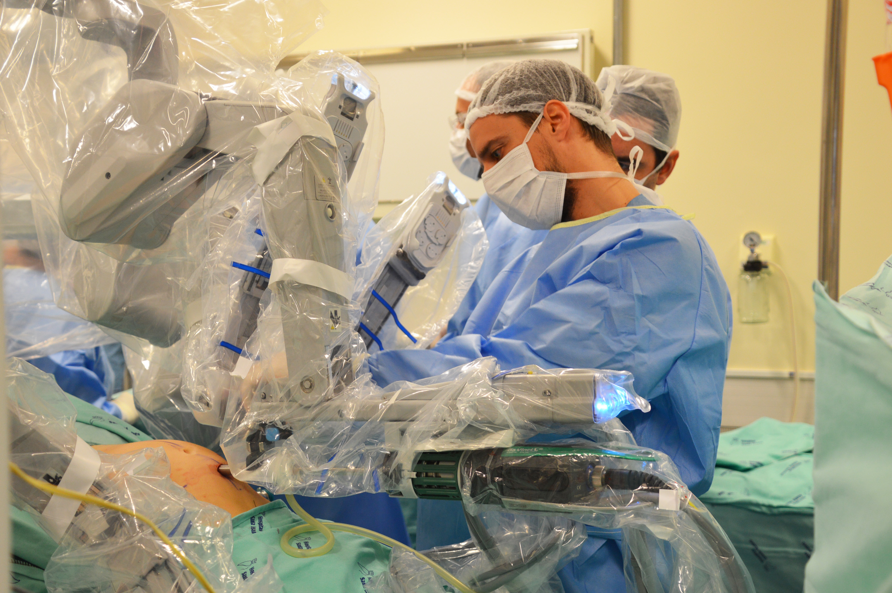 Cirurgia robótica passa a ser opção para mais especialidades em Blumenau