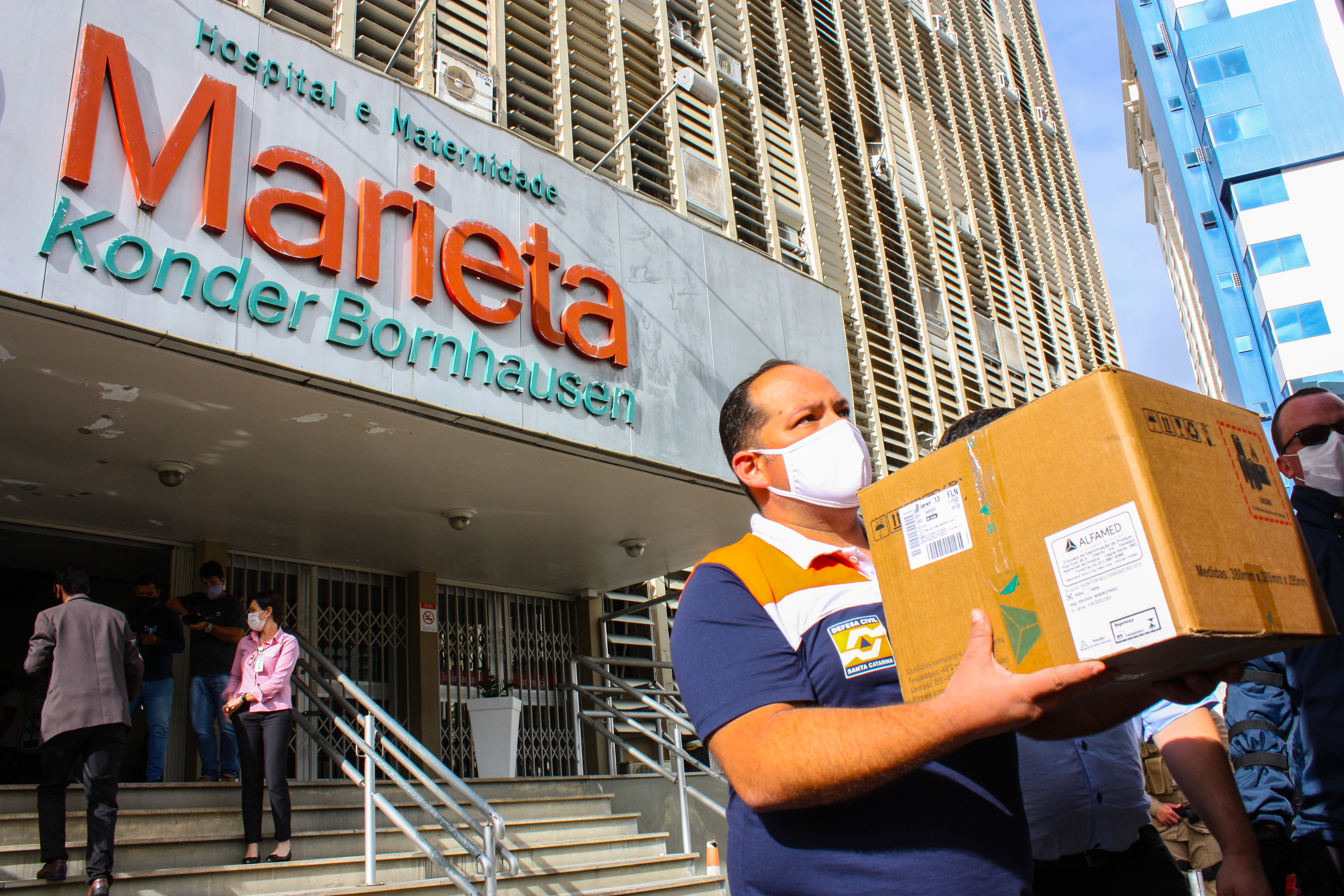 Hospital Marieta recebe equipamentos para ativação de novos leitos de UTI para COVID-19