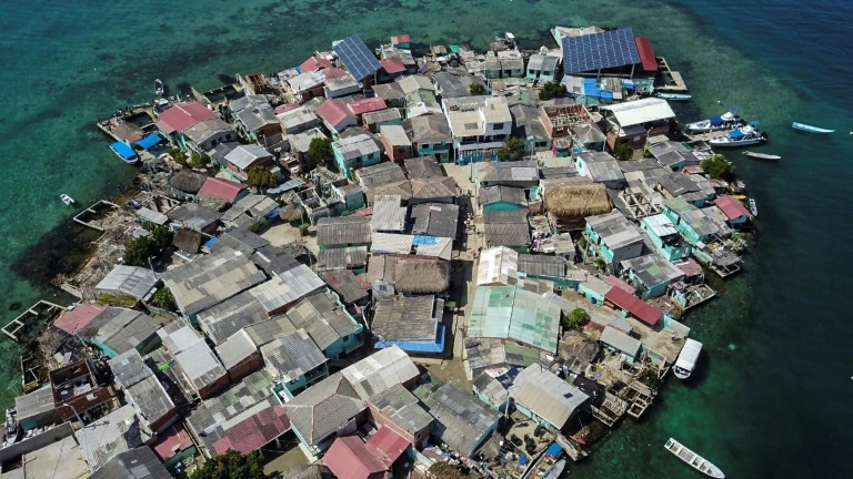 Ex-presidente argentino Carlos Menem é internado na UTI