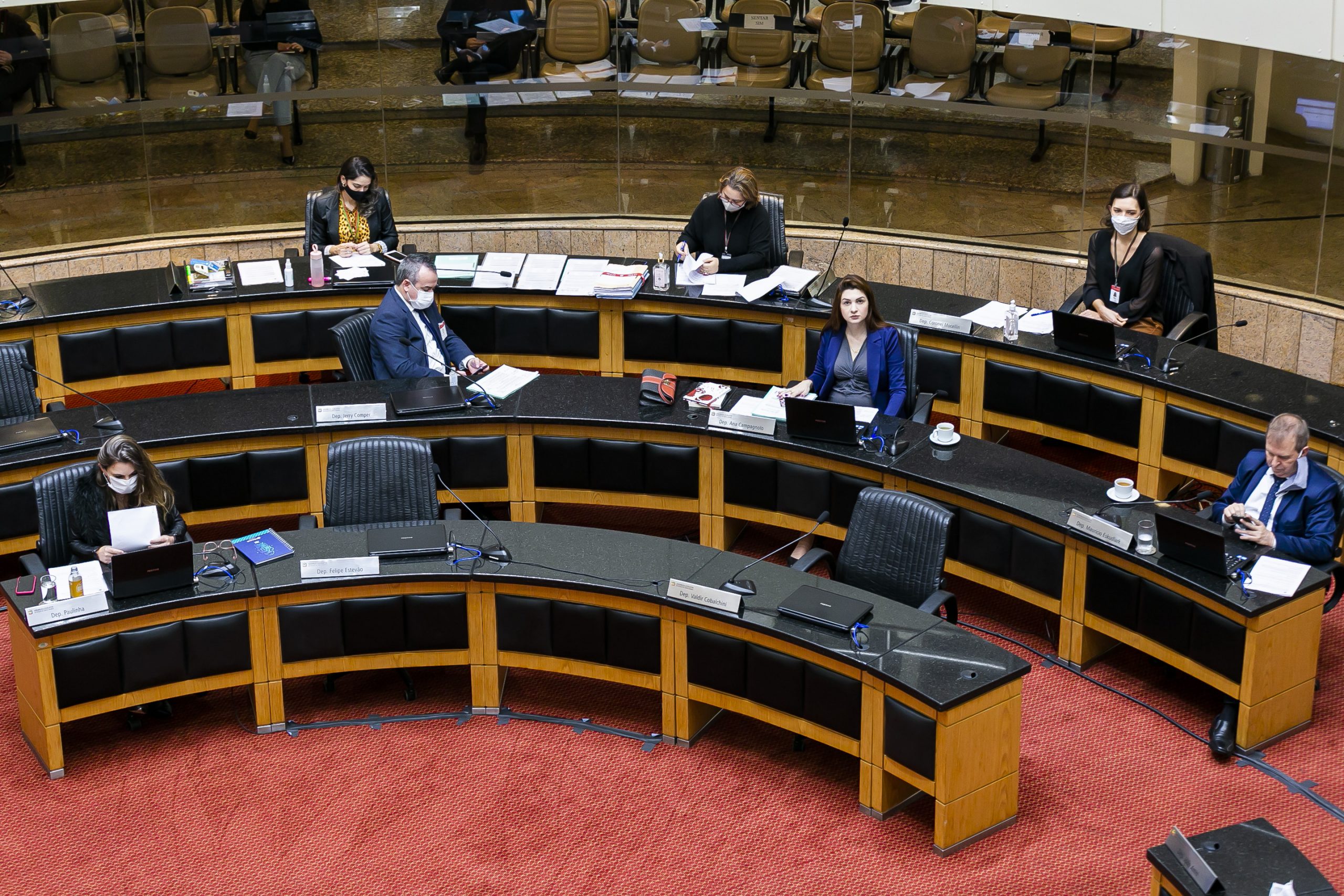 CCJ aprova reforma da previdência, mas governo retira proposta