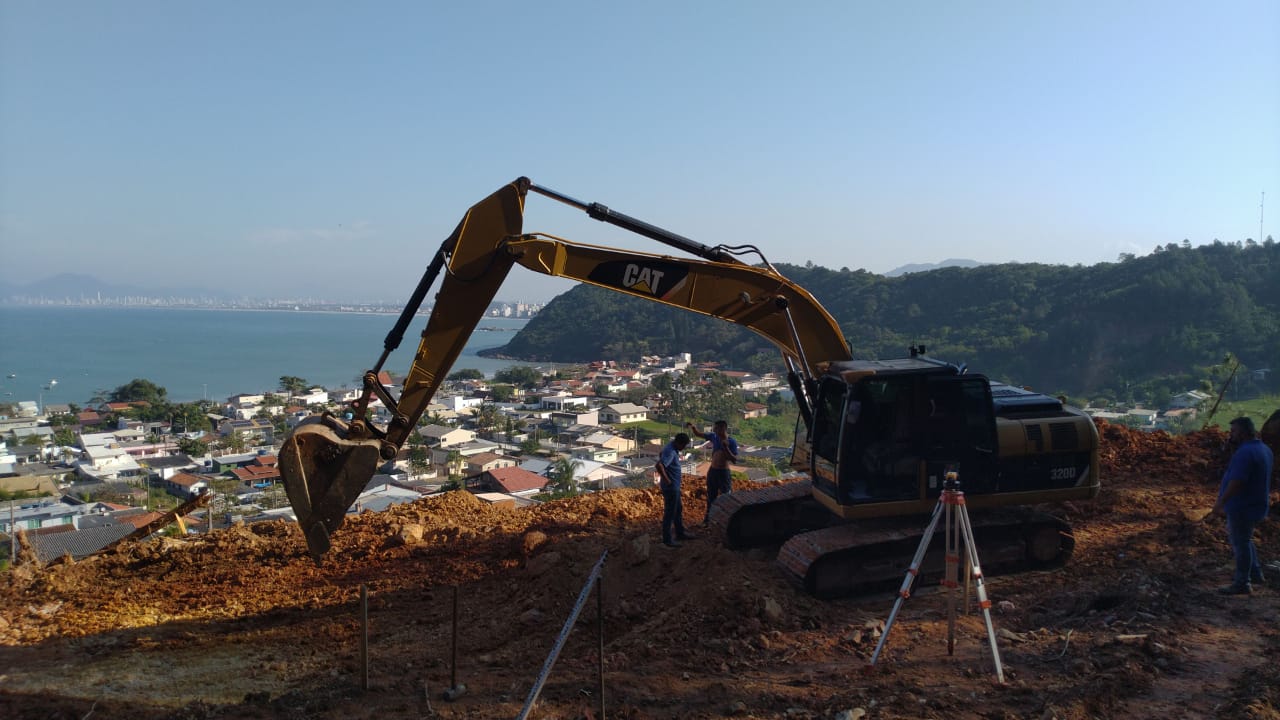 Morro da Praia de São Miguel recebe obras de recuperação Morro da Praia de São Miguel recebe obras de recuperação