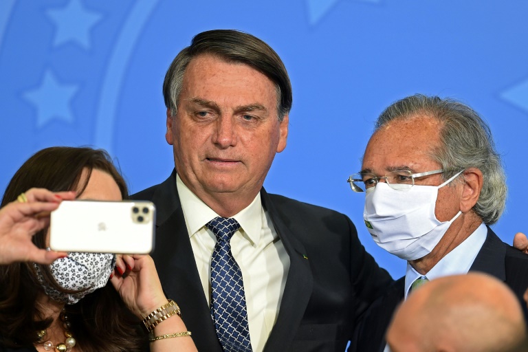 Bolsonaro a jornalista: “vontade de encher tua boca de porrada”