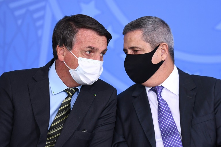 Bolsonaro diz que cloroquina teria evitado muitas mortes no Brasil