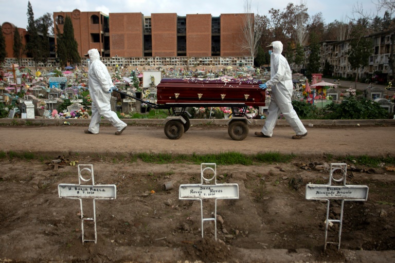 Coveiros: ‘última linha’ da pandemia, sobrecarregados por tanta morte no Chile