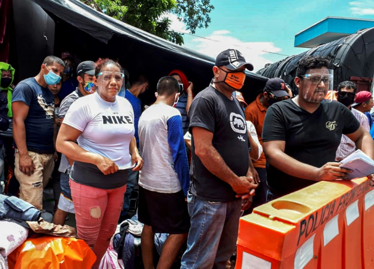 Nicaraguenses bloqueados na fronteira com Costa Rica por COVID-19 voltam para casa Nicaraguenses bloqueados na fronteira com Costa Rica por COVID-19 voltam para casa