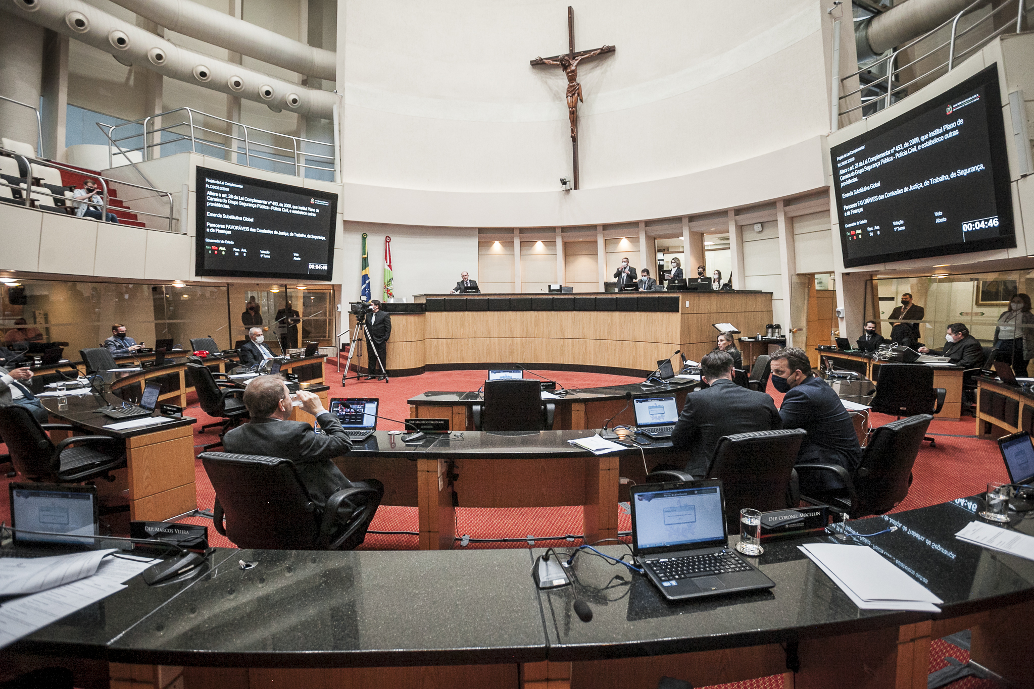 Aprovadas alteração no Plano de Carreira da Polícia Civil e restrição a reajuste de tarifas